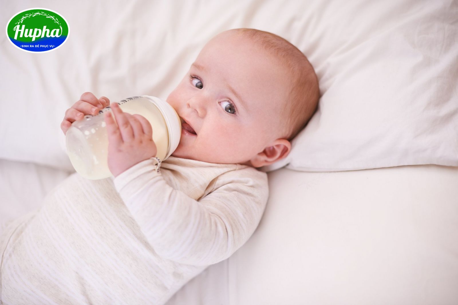 Pha sữa bằng nước tinh khiết Aquafina nên hay không? Không nên pha sữa cho trẻ bằng nước khoáng